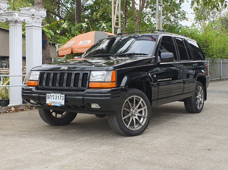 Sold ** Jeep Grand Cherokee Laredo 4.0L V6 4At 